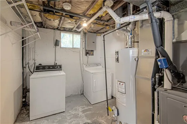 $265,500 | 404 Northeast Castle Drive, Lee's Summit, MO 64086