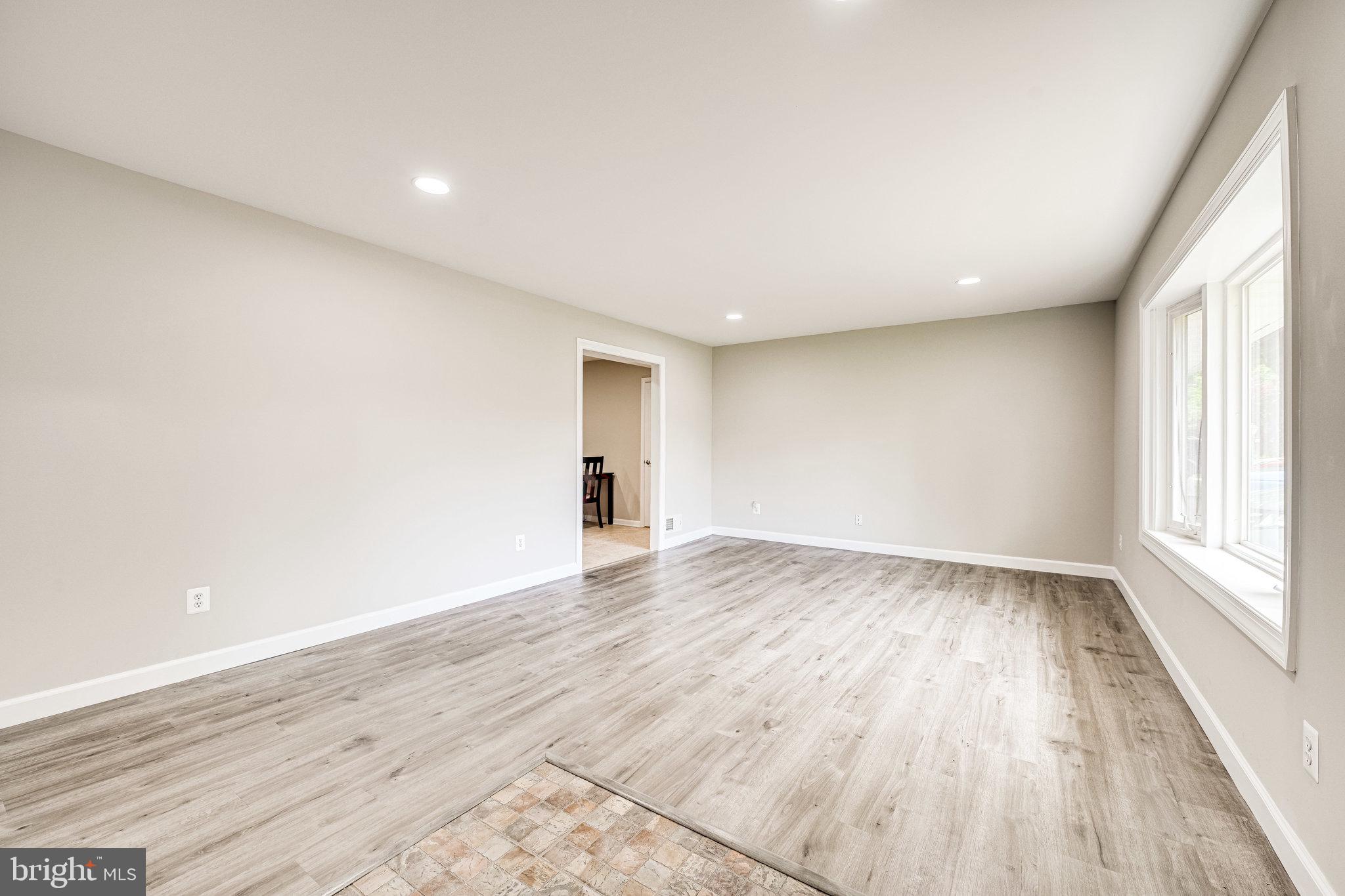 4005 Lees Corner Road Chantilly, VA 20151 - Photo 4 of 31 Living Room