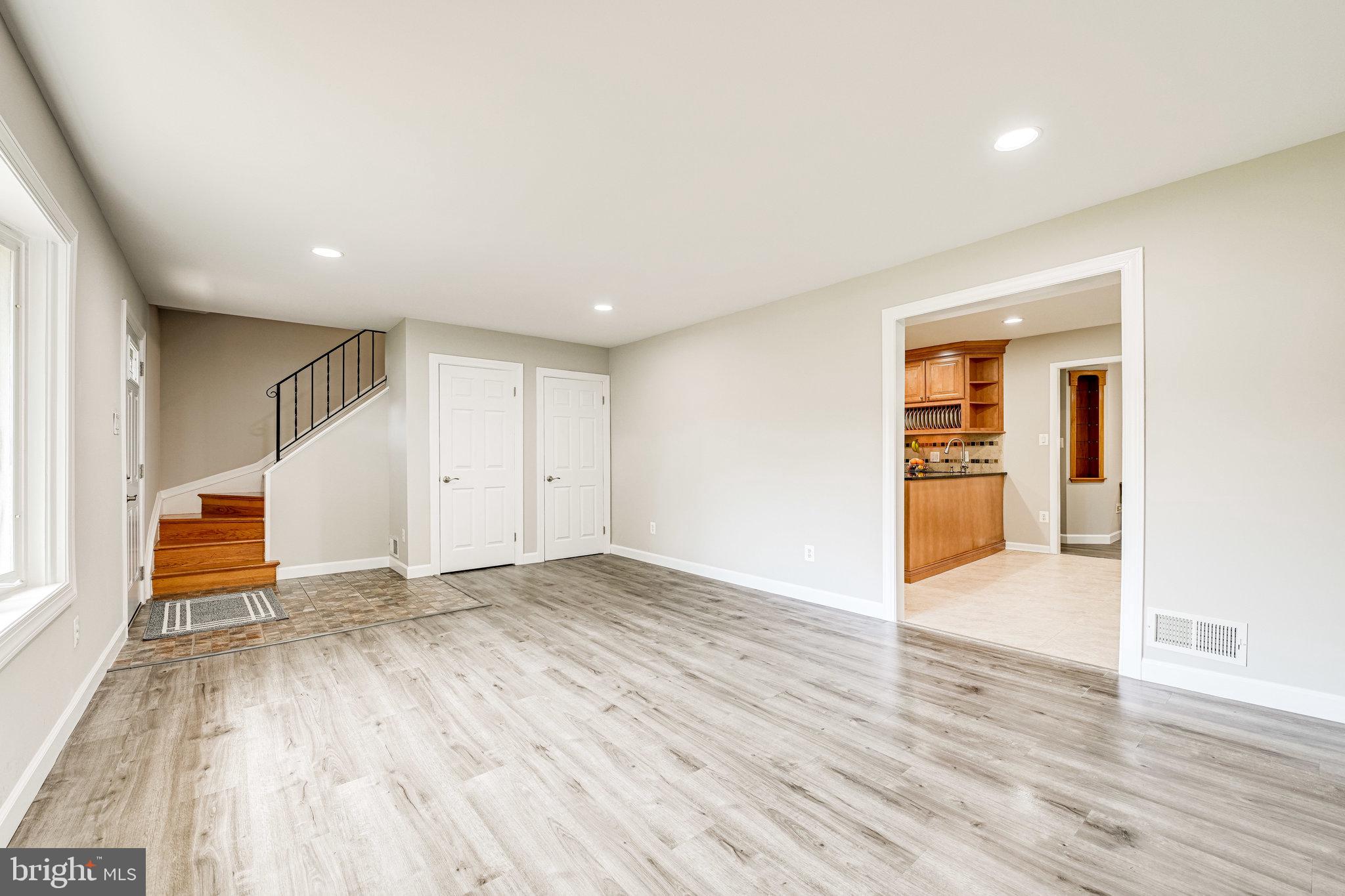 4005 Lees Corner Road Chantilly, VA 20151 - Photo 5 of 31 Living Room
