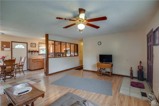 684 Holloway Road Lebanon, TN 37090 - Photo 5 of 20 Living Room
