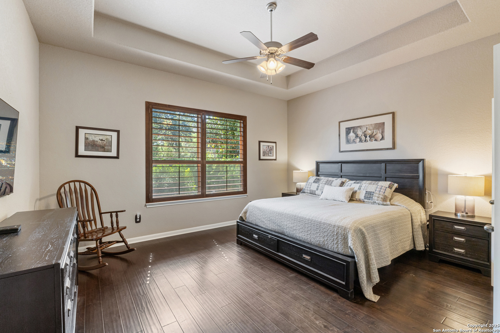 123 Gaucho Boerne, TX 78006 - Photo 11 of 26 a bedroom with a bed and a chair