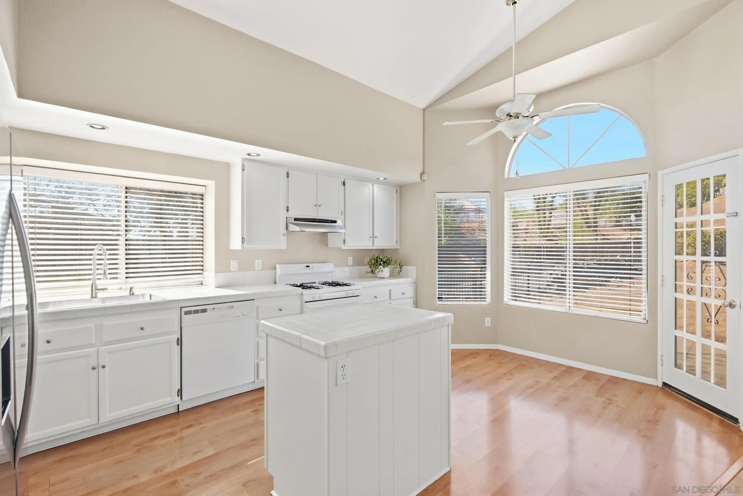 2808 Jed Road Escondido, CA 92027 - Photo 12 of 32 Gallery Image 12
