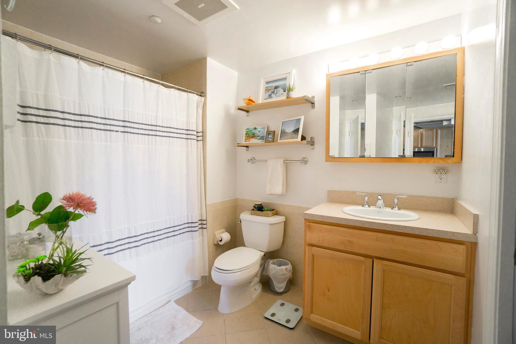 2750 14th Street Northwest, Unit 207 Washington, DC 20009 - Photo 14 of 17 Full bathroom
