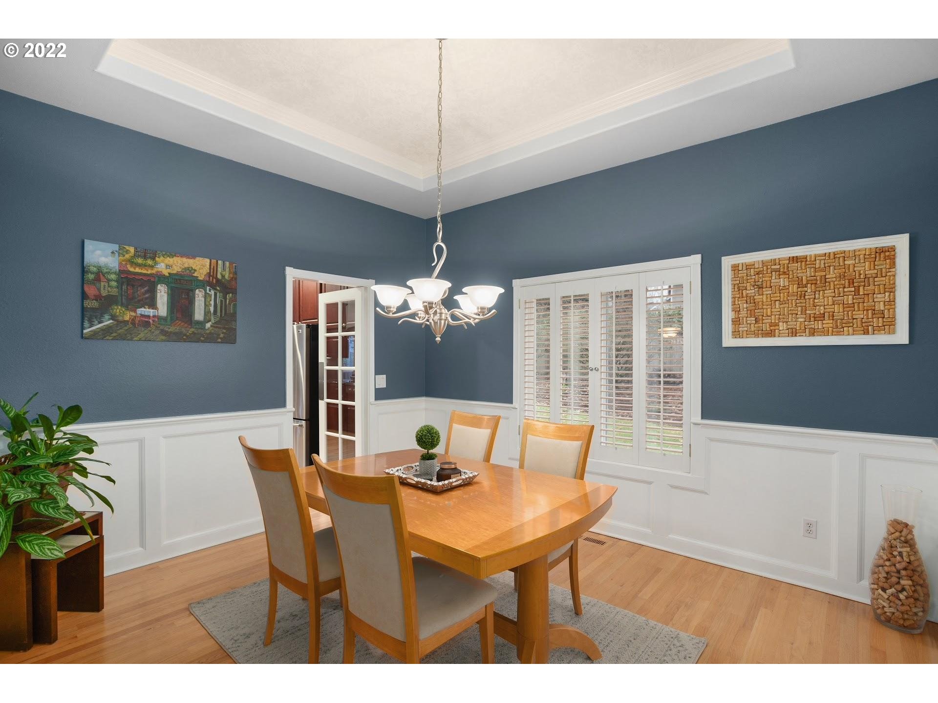 16625 Southwest Springwater Court Beaverton, OR 97006 - Photo 8 of 32 a dining room with furniture and window