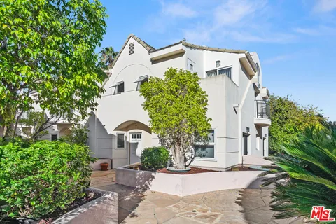$775,000 | 5107 Coldwater Canyon Avenue, Unit 13, Sherman Oaks, CA 91423
