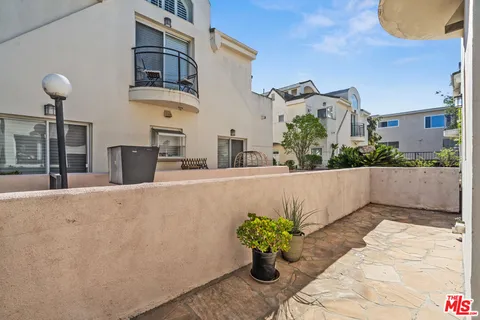 $775,000 | 5107 Coldwater Canyon Avenue, Unit 13, Sherman Oaks, CA 91423