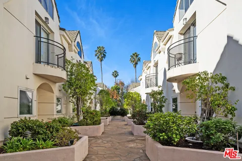 $775,000 | 5107 Coldwater Canyon Avenue, Unit 13, Sherman Oaks, CA 91423