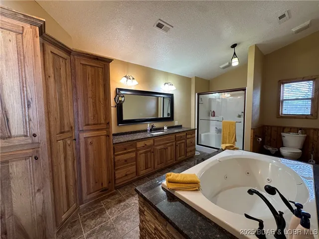 $1,100,000 | 43 Arrowhead Beach Road, Lake Ozark, MO 65049