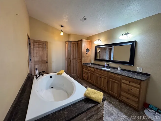 $1,100,000 | 43 Arrowhead Beach Road, Lake Ozark, MO 65049