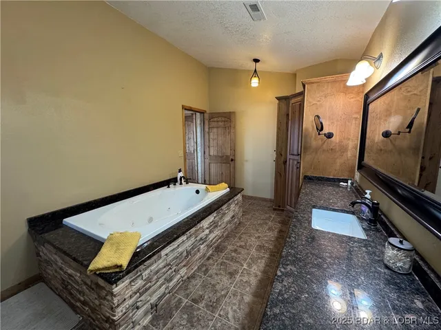 $1,100,000 | 43 Arrowhead Beach Road, Lake Ozark, MO 65049