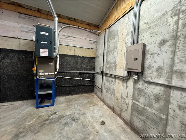 $1,100,000 | 43 Arrowhead Beach Road, Lake Ozark, MO 65049