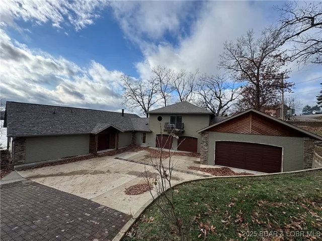 $1,100,000 | 43 Arrowhead Beach Road, Lake Ozark, MO 65049