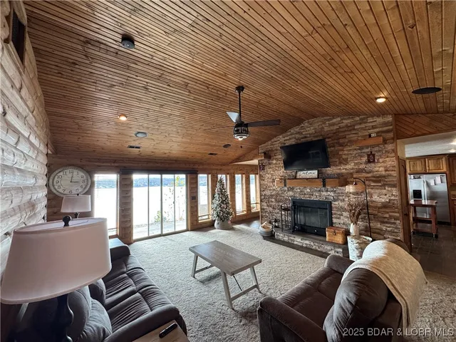 $1,100,000 | 43 Arrowhead Beach Road, Lake Ozark, MO 65049