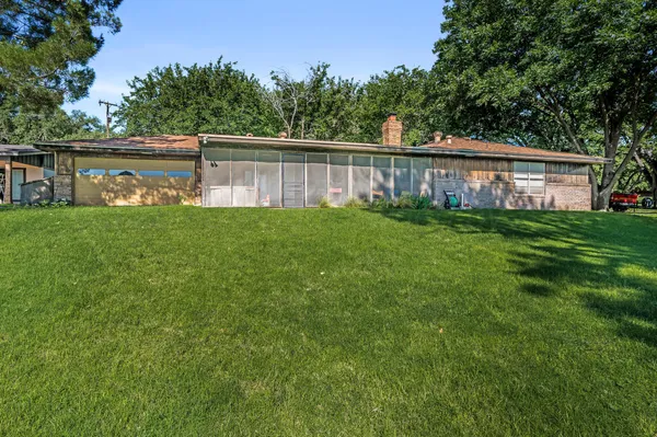 a view of a house with a backyard
