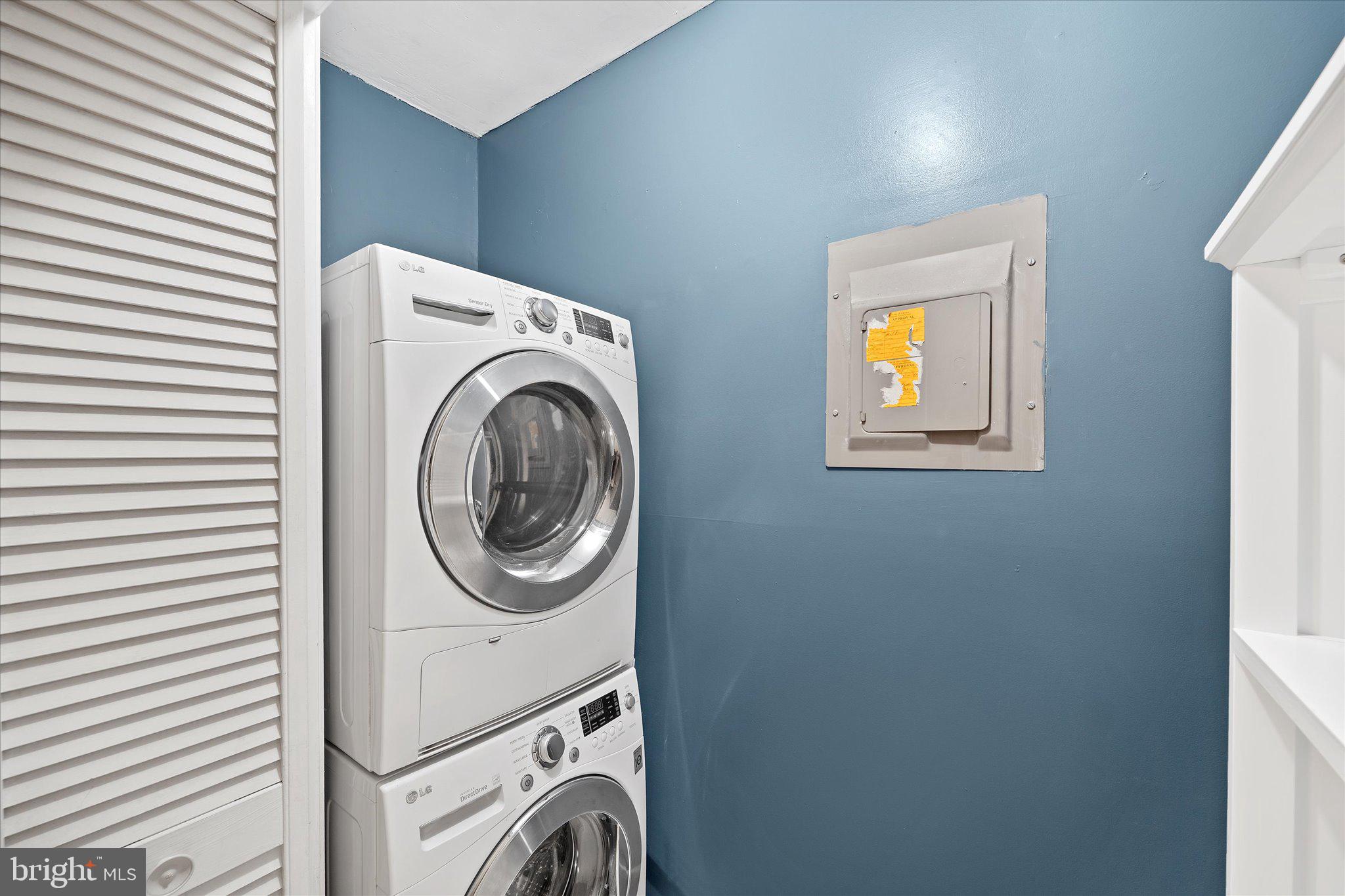 2221 Hunter's Run Drive Reston, VA 20191 - Photo 24 of 25 a utility room with dryer and washer
