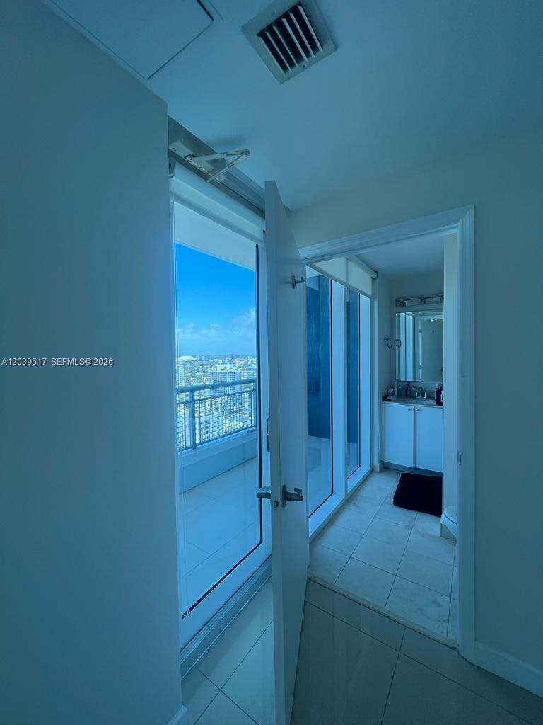 60 Southwest 13th Street, Unit 2819 Miami, FL 33130 - Photo 4 of 14