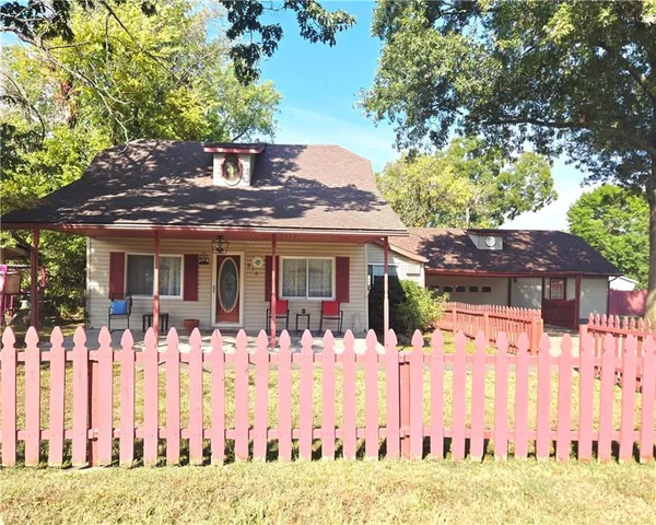 $130,000 | 810 West Pine Street, Cherokee, KS 66724