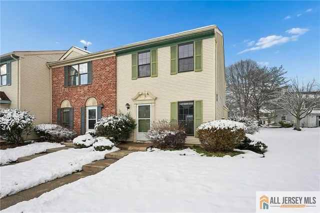 $2,400 | 8 Marsh Court, Unit 665, Lawrence Township, NJ 08648