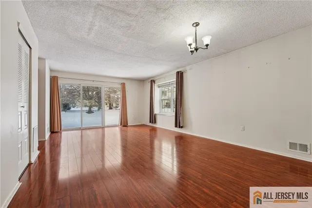 $2,400 | 8 Marsh Court, Unit 665, Lawrence Township, NJ 08648