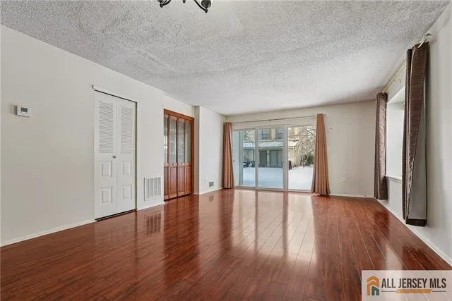 $2,400 | 8 Marsh Court, Unit 665, Lawrence Township, NJ 08648