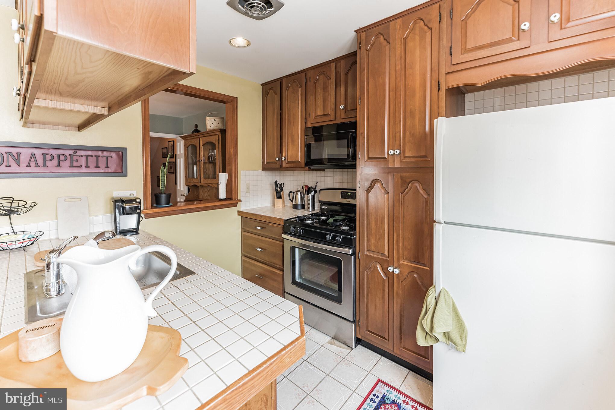 7407 Hill Road Philadelphia, PA 19128 - Photo 12 of 68 Gallery Image 12