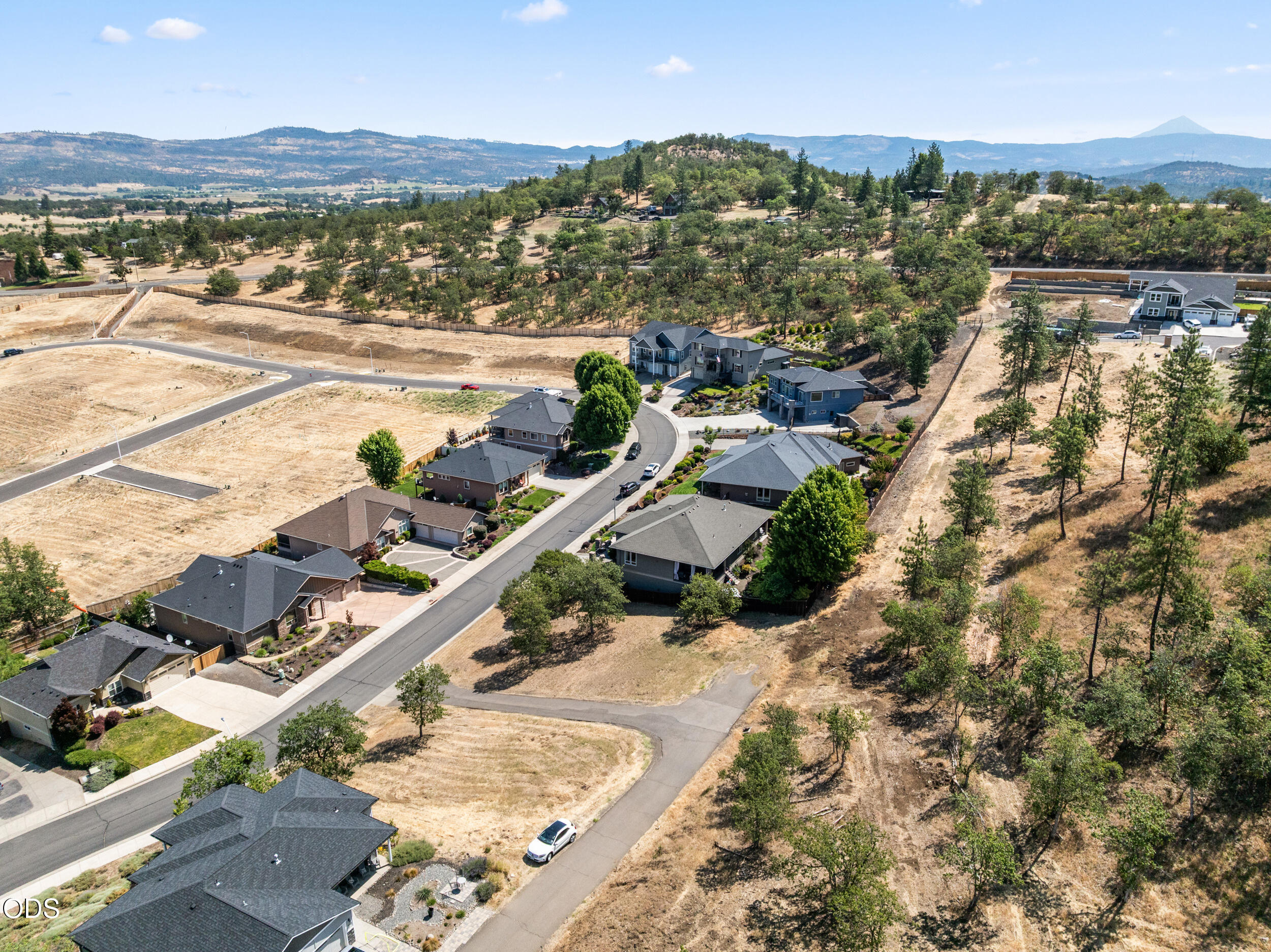 1330 Poppy Ridge Drive Eagle Point, OR 97524 - Photo 4 of 12