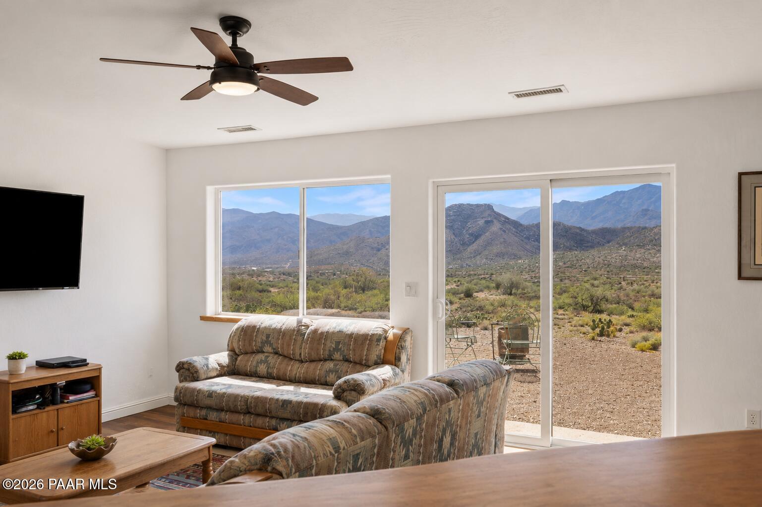 17200 South Dripping Springs Road Mayer, AZ 86333 - Photo 9 of 48 Living Room