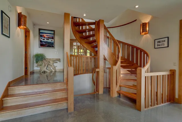 a view of entryway and hall