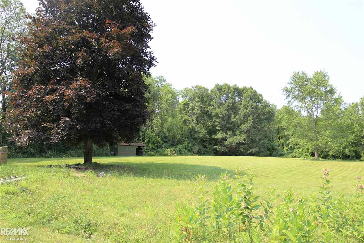 10265 Hadley Road Clarkston, MI 48348 - Photo 2 of 14 31390066-1.JPG