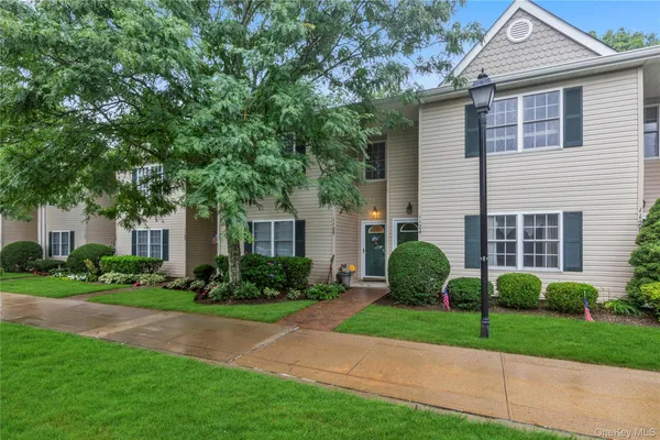 $760,000 | 1125 Savoy Drive, Melville, NY 11747