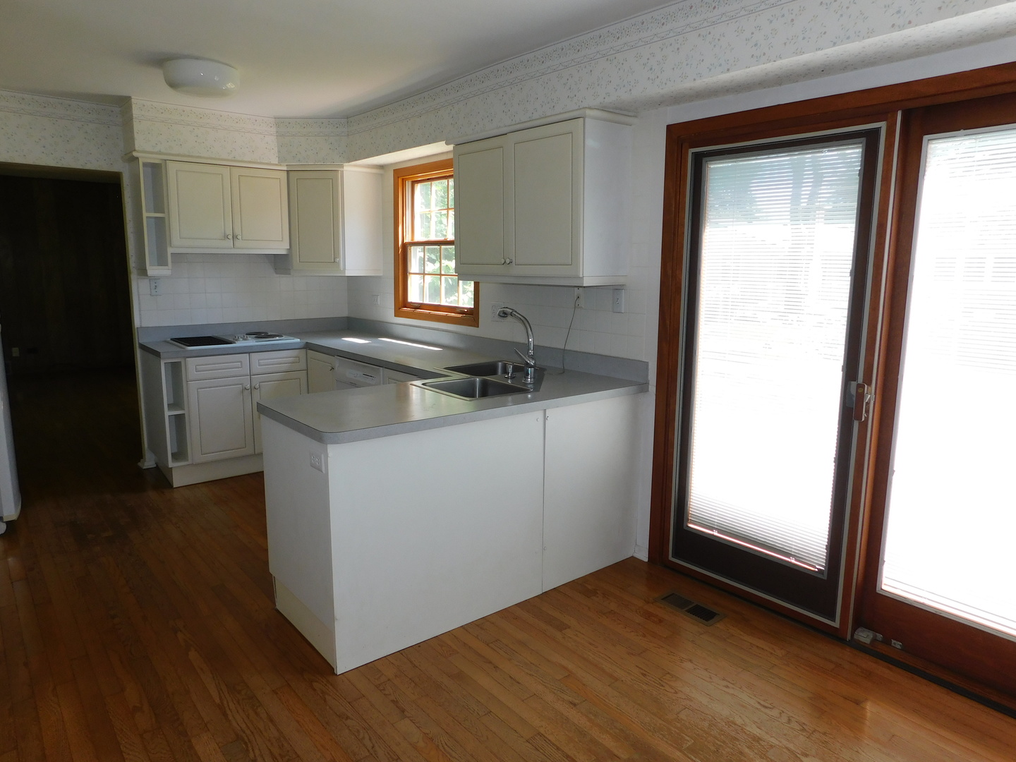 213 Weidner Road Buffalo Grove, IL 60089 - Photo 3 of 15 a kitchen with a sink stove and refrigerator