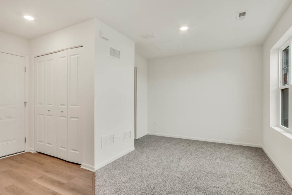 340 Basin Ct Street St. Charles, IL 60174 - Photo 3 of 29 a view of an empty room