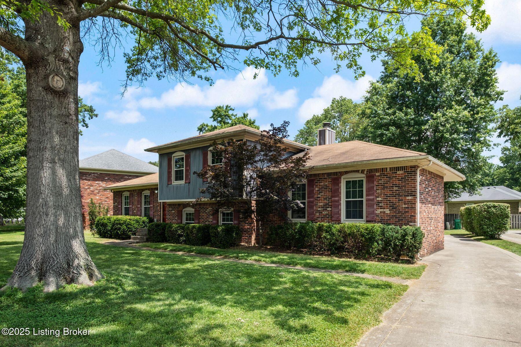 2409 Hayward Road Louisville, KY 40242 - Photo 2 of 45 photo_online_002