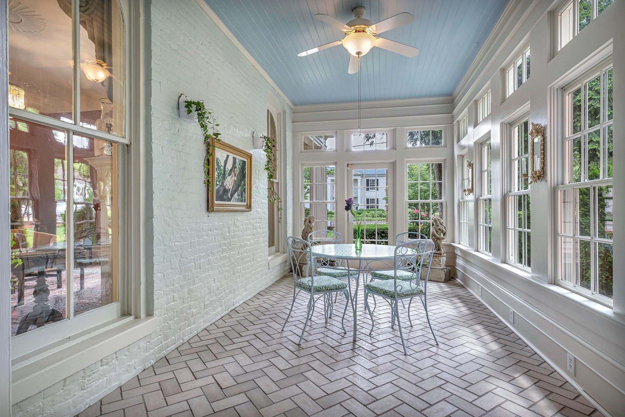 908 West Main Street Franklin, TN 37064 - Photo 22 of 55 a living room with furniture