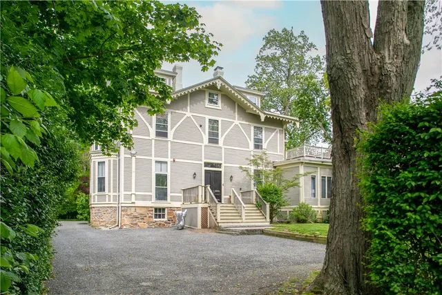 $725,000 | 4 Red Cross Avenue, Unit 4, Newport, RI 02840