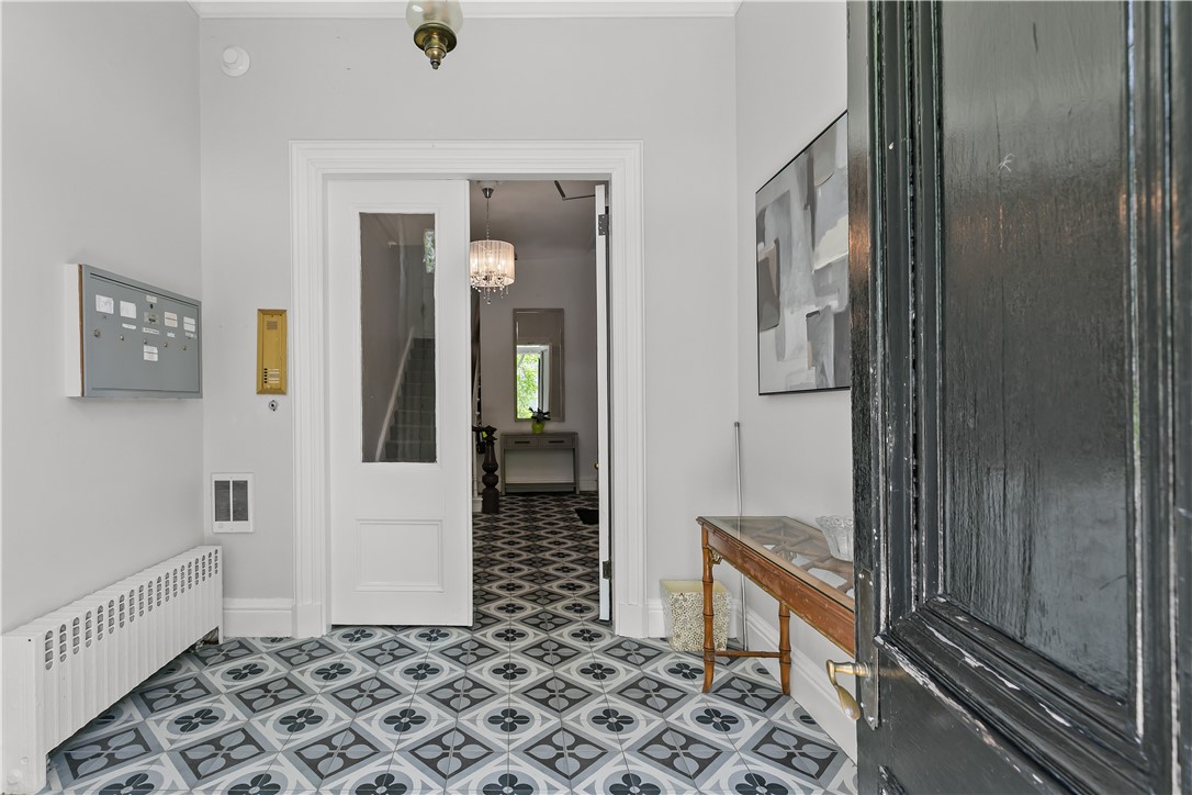 4 Red Cross Avenue, Unit 4 Newport, RI 02840 - Photo 3 of 40