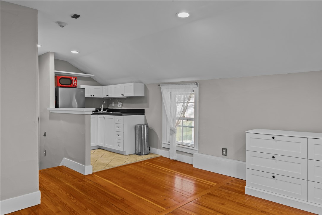 4 Red Cross Avenue, Unit 4 Newport, RI 02840 - Photo 33 of 40