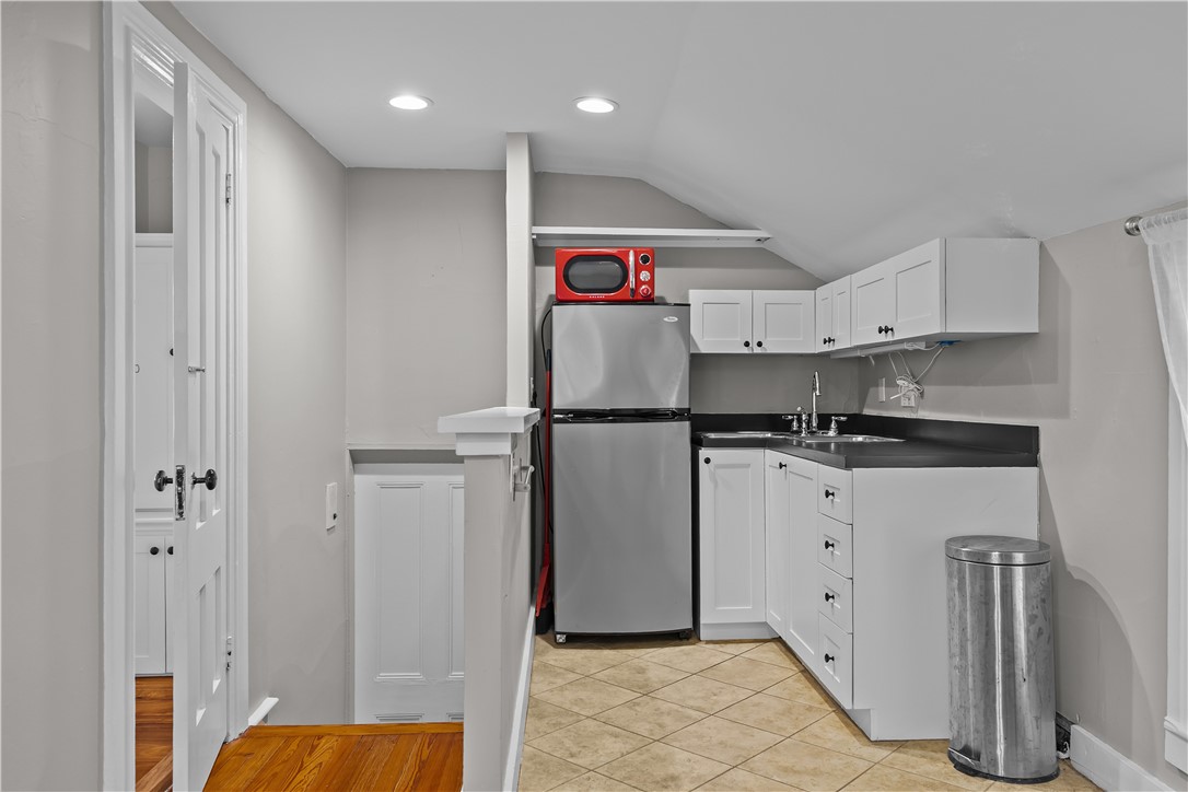 4 Red Cross Avenue, Unit 4 Newport, RI 02840 - Photo 34 of 40