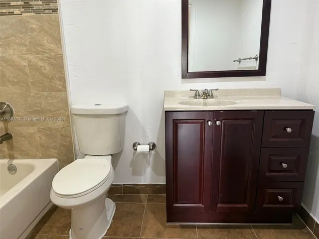 $325,000 | 3860 Northeast 170th Street, Unit 412, North Miami Beach, FL 33160