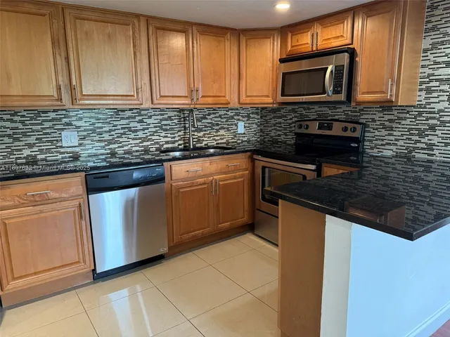 $325,000 | 3860 Northeast 170th Street, Unit 412, North Miami Beach, FL 33160