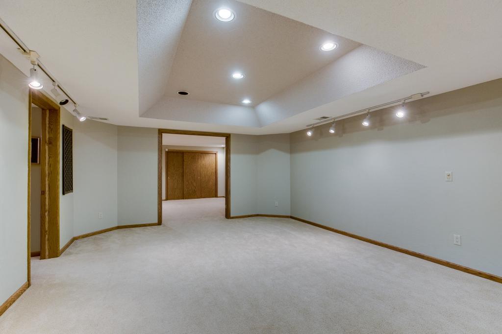 10827 Mt Curve Road Eden Prairie, MN 55347 - Photo 27 of 30