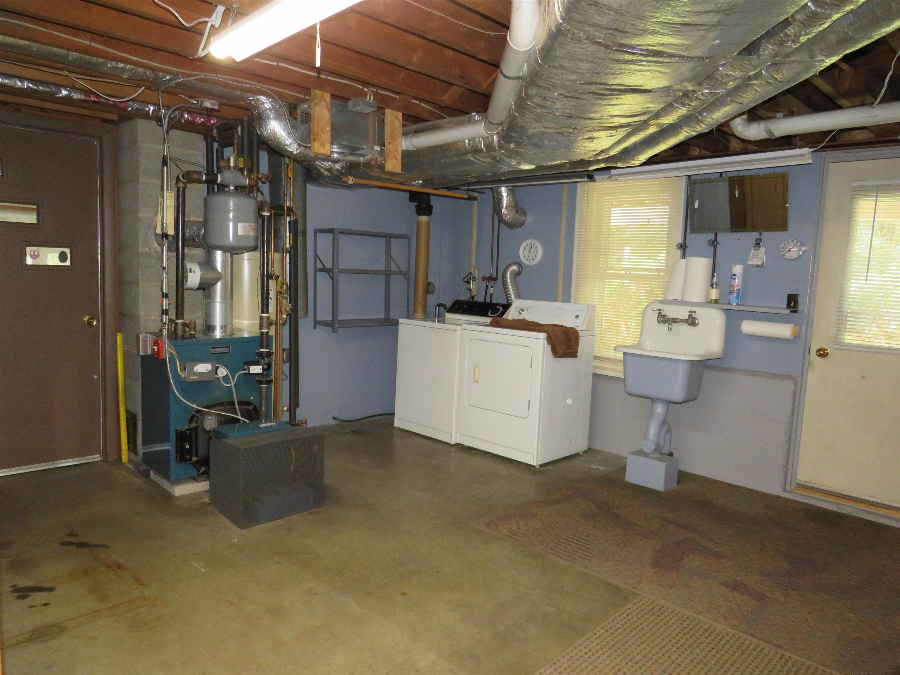 185 President Road Manchester, NH 03103 - Photo 8 of 26