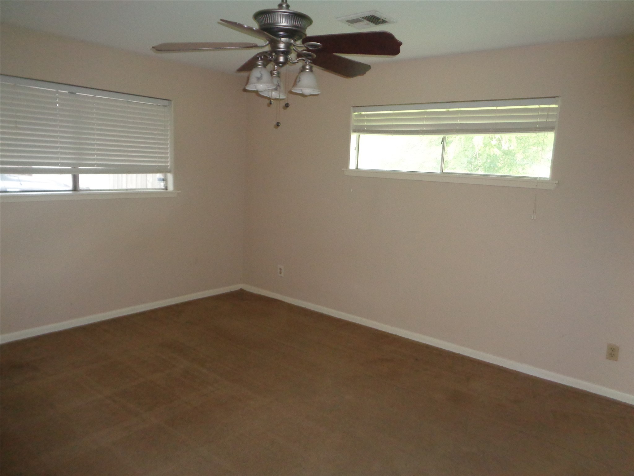 11215 Mayfield Road Houston, TX 77043 - Photo 12 of 16 an empty room with a window