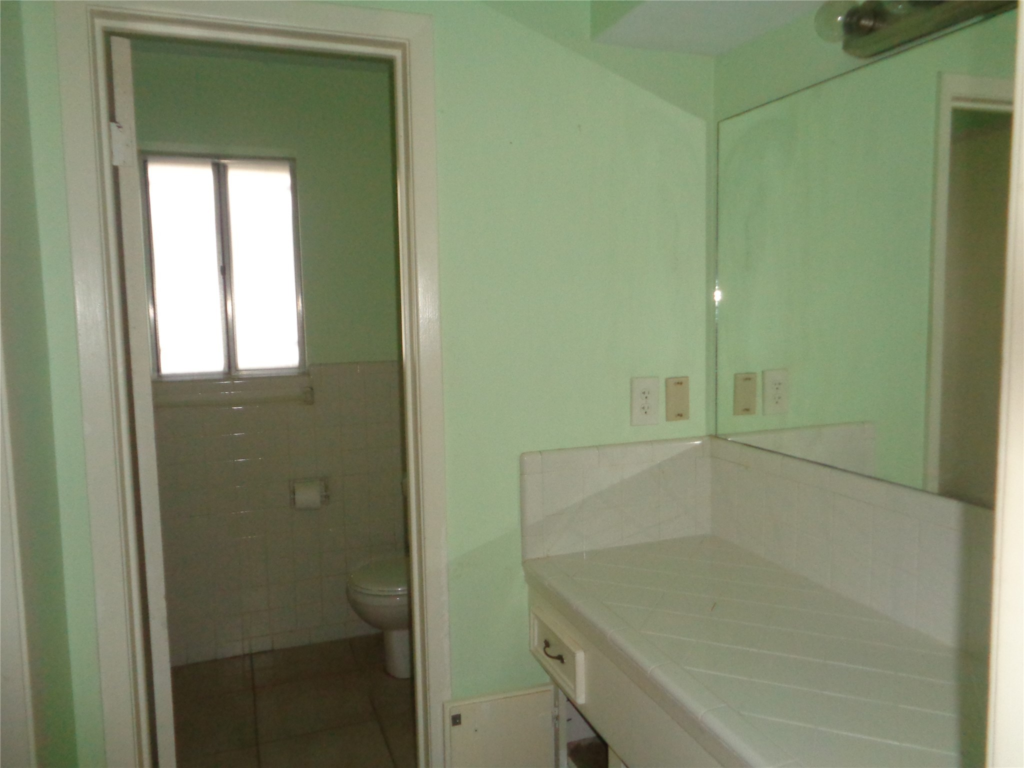 11215 Mayfield Road Houston, TX 77043 - Photo 13 of 16 a bathroom with a bathtub