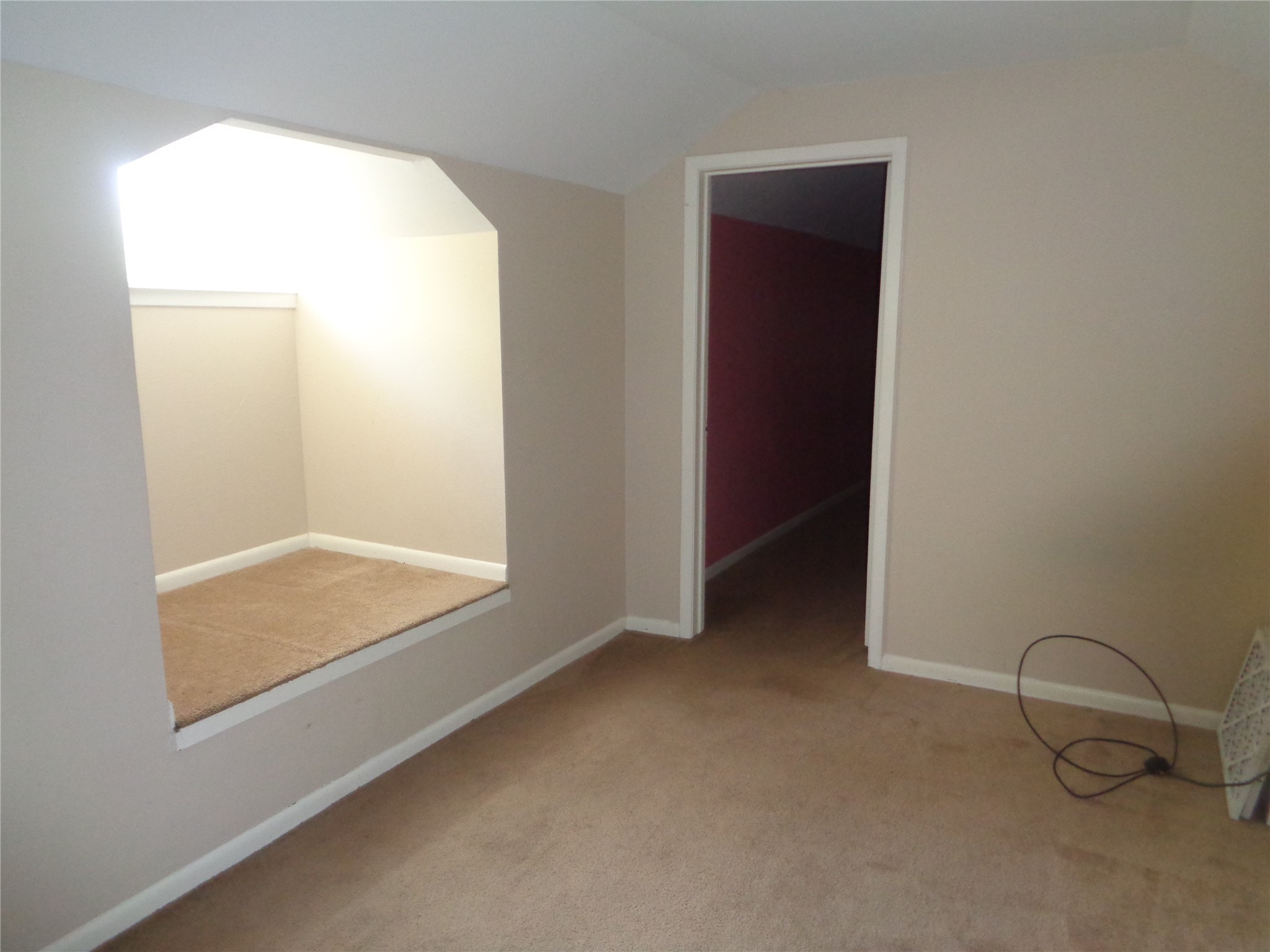11215 Mayfield Road Houston, TX 77043 - Photo 15 of 16 an empty room with a window