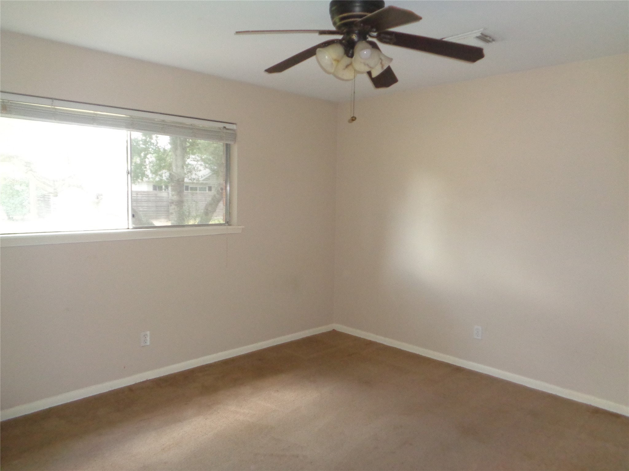 11215 Mayfield Road Houston, TX 77043 - Photo 10 of 16 an empty room with a window