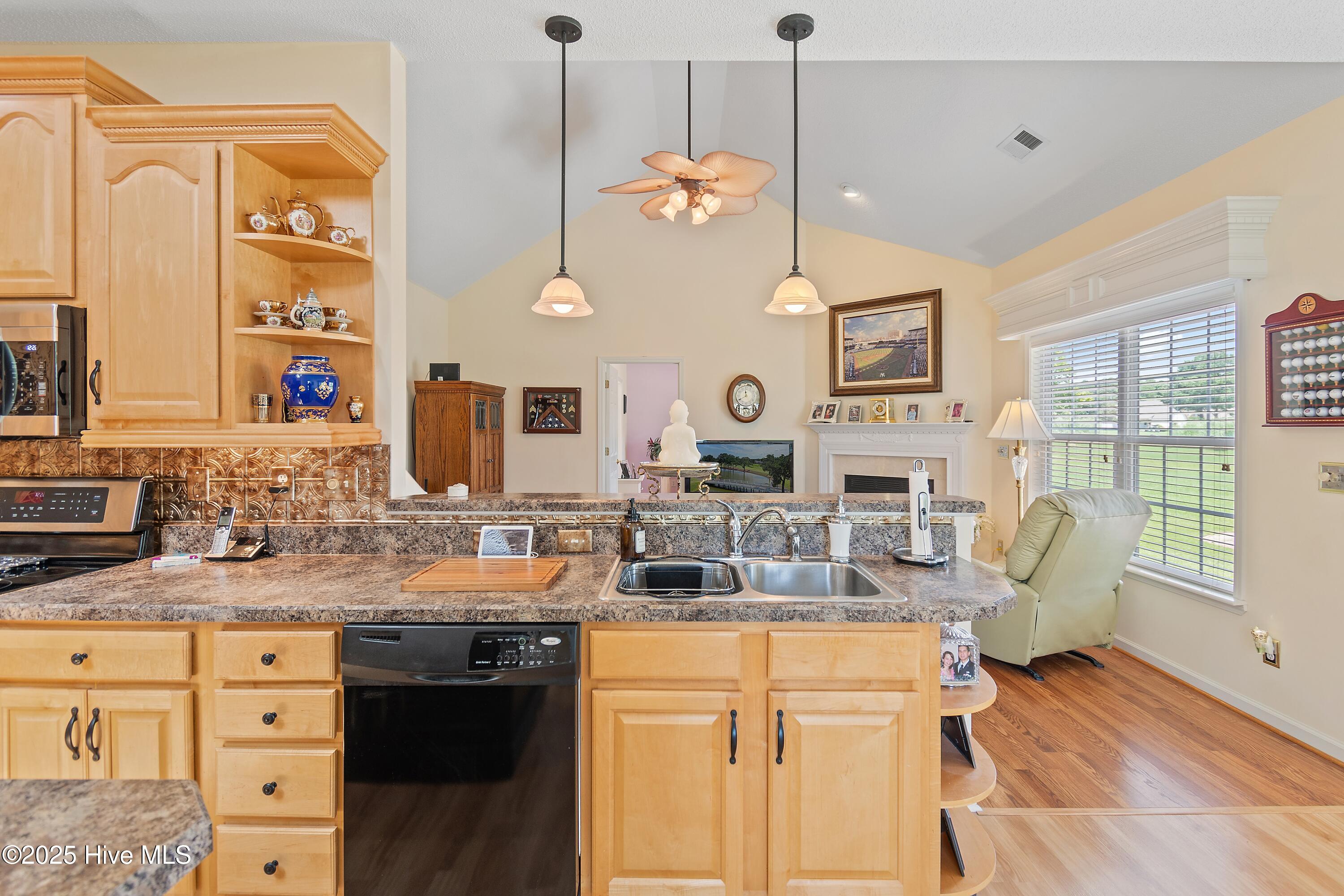 186 Ravennaside Drive Northwest Calabash, NC 28467 - Photo 16 of 51 Kitchen Bar
