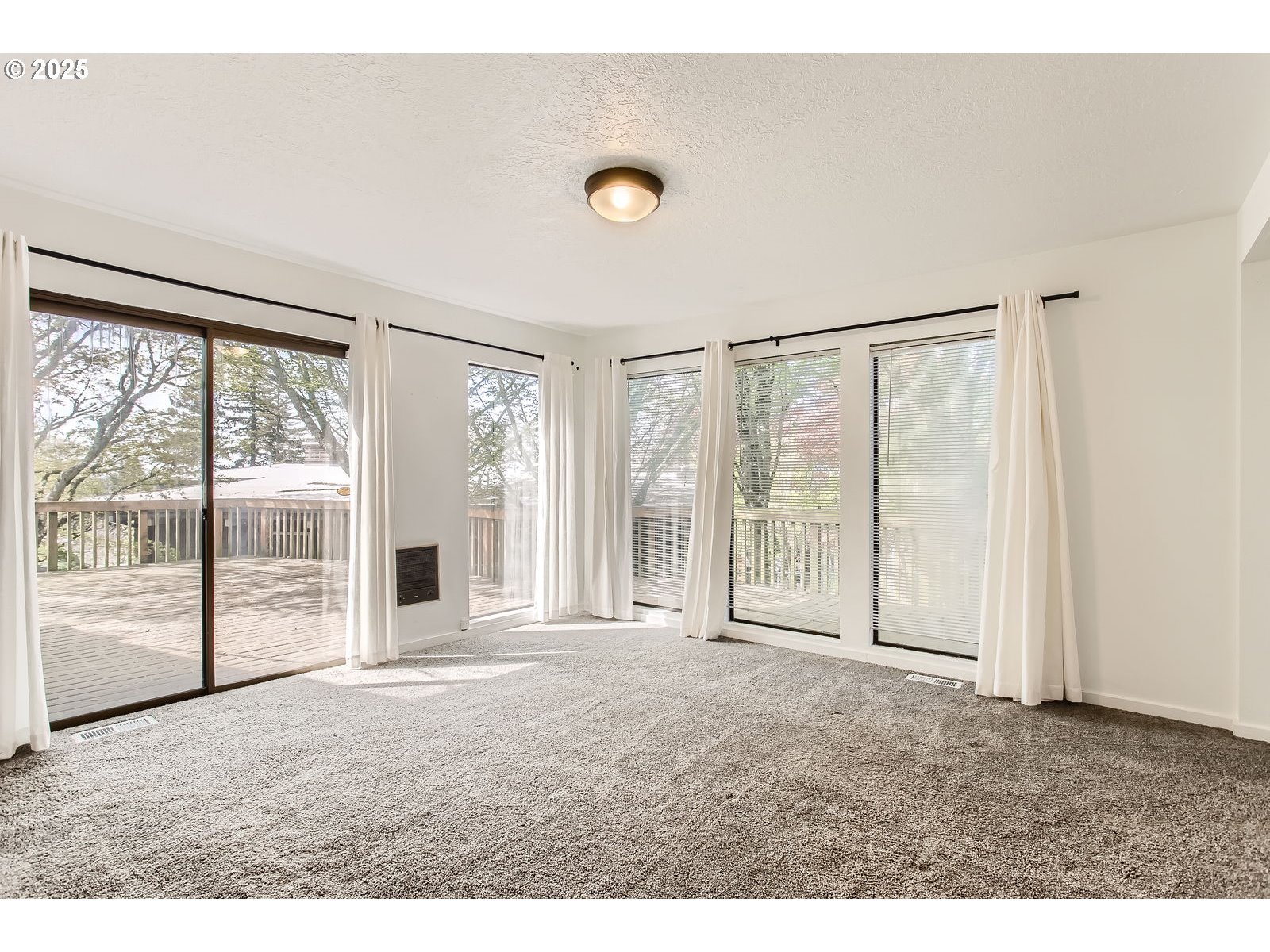 6121 Southwest Wilbard Street Portland, OR 97219 - Photo 21 of 28 a view of room with yard