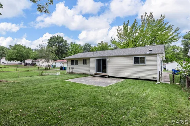 $174,900 | 12095 El Camara Drive, Florissant, MO 63033