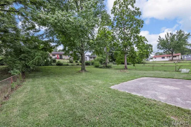 $174,900 | 12095 El Camara Drive, Florissant, MO 63033